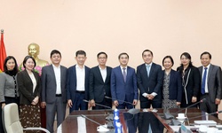 Thứ trưởng Bộ Y tế Trần Văn Thuấn tiếp, l&#224;m việc với Tập đo&#224;n Abbott Hoa Kỳ