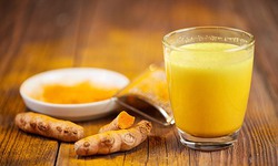 4 nh&#243;m người cần thận trọng khi uống tr&#224; nghệ