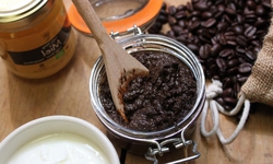 Tẩy da chết bằng b&#227; c&#224; ph&#234; c&#243; g&#226;y đen da kh&#244;ng?