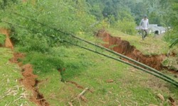 Sạt lở đe dọa 19 hộ dân và Trường Mầm non Lâm Phú