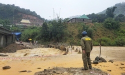 Mưa lớn g&#226;y sạt lở, h&#224;ng trăm hộ d&#226;n ở Đ&#224; Nẵng bị c&#244; lập