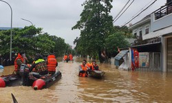 Mưa lớn vẫn chưa kết thúc, nhiều nơi ở miền Trung còn ngập sâu