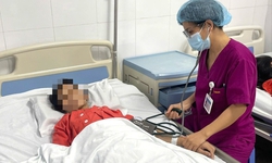 Người phụ nữ đau tức bụng dưới, kh&#243; thở, b&#225;c sĩ &#39;lấy ra&#39; khối u xơ tử cung gần 10kg