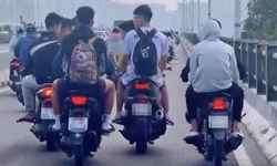 Xử l&#253; nh&#243;m thanh ni&#234;n kh&#244;ng mũ bảo hiểm, chạy xe d&#224;n h&#224;ng ngang tr&#234;n cầu Vĩnh Tuy