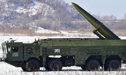 Ukraine thừa nhận hệ thống Patriot của Mỹ &#39;chỉ biết đứng nh&#236;n&#39; Iskander v&#224; Kinzhal của Nga