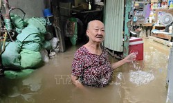 Triều cường tại Cần Thơ vượt b&#225;o động 3, nh&#224; d&#226;n nước ngập ngang bụng