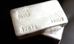 Bạc lập đỉnh gi&#225; mới, cao nhất trong 3 thập kỷ