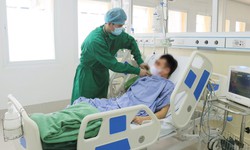 Con trai 28 tuổi được mẹ đẻ tự nguyện hiến thận cứu đ&#227; xuất viện