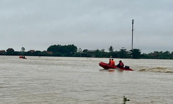 T&#236;m thấy thi thể người đ&#224;n &#244;ng ở Huế bị nước cuốn khi đi l&#249;a vịt