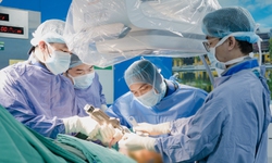 BVĐK Hồng Ngọc hợp t&#225;c quốc tế c&#244;ng bố nghi&#234;n cứu phẫu thuật kết hợp xương ổ cối tr&#234;n thư viện y khoa danh tiếng thế giới