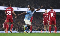 Premier League: Manchester City thắng vùi dập Liverpool, áp sát Arsenal