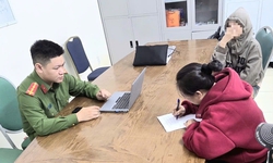 Con g&#225;i bị bạn xấu dụ dỗ bỏ nh&#224; đi, c&#244;ng an t&#236;m về ngay trong đ&#234;m