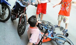 Bé trai 9 tuổi nhập viện do tổn thương nghiêm trọng “vùng kín”  trong lúc đùa nghịch