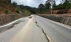 Mặt đường Quốc lộ 24 bất ngờ &#39;đội s&#224;n&#39; hơn 1m, nứt d&#224;i 100m