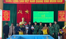 Đồn Bi&#234;n ph&#242;ng nhận đỡ đầu 2 b&#233; c&#243; cha mẹ mất t&#237;ch trong sạt lở đất