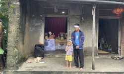 X&#243;t xa đứa trẻ li&#234;n tiếp mất mẹ v&#224; b&#224;, chỉ c&#242;n biết dựa v&#224;o người cậu tật nguyền, t&#226;m tr&#237; bất ổn