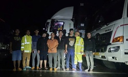 Giải cứu 11 người mắc kẹt do sạt lở đ&#232;o Kh&#225;nh L&#234;