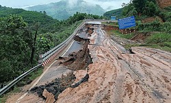 Những địa phương n&#224;o đang được y&#234;u cầu ứng ph&#243; khẩn trước mưa lũ đặc biệt lớn?