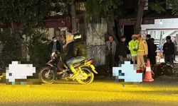 Va chạm với &#244; t&#244; tải, hai mẹ con tử vong trong đ&#234;m