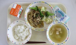 Nhật Bản: Ti&#234;n phong &#39;Luật h&#243;a&#39; bữa ăn học đường v&#224; triết l&#253; Shokuiku