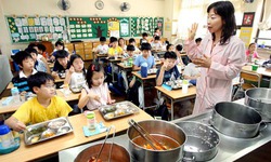 H&#224;n Quốc v&#224; bữa ăn trưa miễn ph&#237;: Khi dinh dưỡng l&#224; ph&#250;c lợi c&#244;ng bằng cho mọi trẻ em