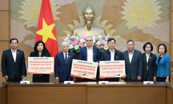 H&#224; Nội trao kinh ph&#237; hỗ trợ cho Đắk Lắk, L&#226;m Đồng, Kh&#225;nh Ho&#224; khắc phục hậu quả mưa lũ