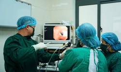 Hai bệnh nh&#226;n tho&#225;t nguy kịch nhờ gắp dị vật đường thở kịp thời