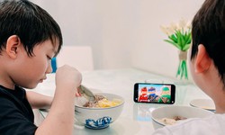 &#201;p trẻ ăn l&#224;m rối loạn ti&#234;u h&#243;a v&#224; h&#224;nh vi ăn uống