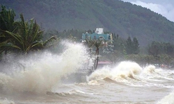 B&#227;o số 15 c&#243; khả năng mạnh cấp 12, giật cấp 15, quần thảo tr&#234;n Biển Đ&#244;ng