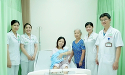 Sản phụ vỡ tử cung tại đường sẹo cũ, thai nhi tràn ra ngoài