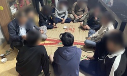 Bắt nh&#243;m &#39;cờ bạc l&#224;ng&#39; sau khi uống rượu tại đ&#225;m cưới 10.000 đồng/v&#225;n