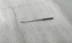 B&#233; trai 11 tuổi su&#253;t mất mạng v&#236; nuốt kim may đồ d&#224;i 4cm