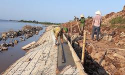 Đảm bảo an toàn hệ thống đê điều ứng phó bão số 15