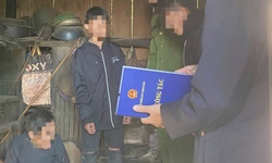 Hai thiếu ni&#234;n lẻn v&#224;o nh&#224; cụ &#244;ng neo đơn, khống chế cướp 2,7 triệu đồng