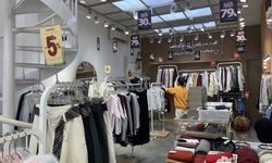 Thị trường thời trang H&#224; Nội ảm đạm s&#225;t ng&#224;y Black Friday 2025