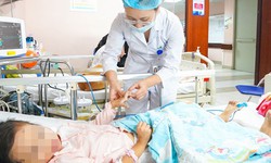 Trẻ đang bình thường bỗng ăn kém, hoảng loạn, nói nhảm, co cứng chân tay do mắc viêm não tự miễn