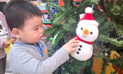 Kh&#244;ng kh&#237; Gi&#225;ng sinh lan tỏa khắp phố phường H&#224; Nội