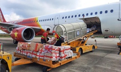 Vietjet c&#249;ng đồng b&#224;o vượt qua b&#227;o lũ, lan tỏa y&#234;u thương