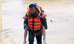 Hơn một tuần 3 đợt lũ, người d&#226;n Huế lại tất tả di dời