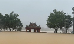 Huế: Hơn 54.600 ng&#244;i nh&#224; bị ngập, h&#224;ng chục điểm sạt lở do mưa lũ