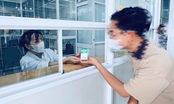 R&#224;o cản lớn nhất của người nhiễm HIV/AIDS l&#224; bị kỳ thị v&#224; thiếu th&#244;ng tin