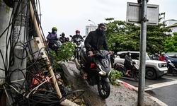 Cấm một chiều cầu Long Bi&#234;n: H&#224;ng ngh&#236;n xe &#39;ch&#244;n ch&#226;n&#39;, Chương Dương qu&#225; tải