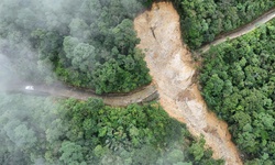 Cận cảnh sạt lở nghi&#234;m trọng đường l&#234;n đỉnh Bạch M&#227;