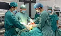 Nhiều người bị chấn thương nặng khi di chuyển, dọn dẹp trong mưa lũ