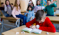 C&#225;c nước tr&#234;n thế giới ph&#242;ng chống bạo lực học đường thế n&#224;o?