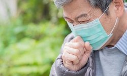 B&#237; quyết ph&#242;ng bệnh h&#244; hấp m&#249;a lạnh ở người cao tuổi