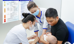 Ti&#234;m sớm vắc xin phế cầu 20 v&#224; n&#227;o m&#244; cầu cho trẻ em từ 6 tuần tuổi