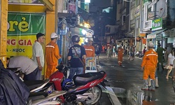 Điều tra vụ r&#242; điện khiến thiếu ni&#234;n tử vong khi đi qua đoạn đường ngập ở trung t&#226;m TPHCM