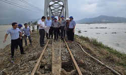 Đường sắt tạm ngừng nhiều đôi tàu SE từ 2-10/12 do hư hỏng sau mưa lũ