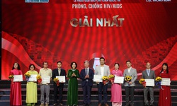 Lễ tổng kết v&#224; trao Giải B&#225;o ch&#237; to&#224;n quốc về ph&#242;ng, chống HIV/AIDS